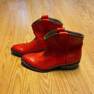 Red studded Matisse cowboy booties, sz 8